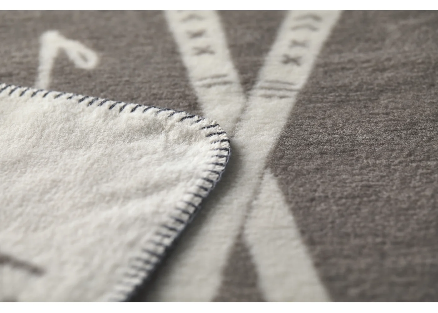 Fussenegger Throw - Savona Velour Skis & Tracks Grey 200x150cm