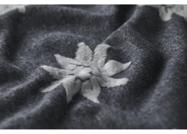 Fussenegger Throw - Carla Plaid “Edelweiß” Charcoal 200x135cm
