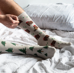 Load image into Gallery viewer, Men&#39;s Midcalf Socks - Bear in Hat &amp; Trees
