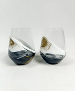 Load image into Gallery viewer, Resin Coated Wine Glass - Onyx s/2
